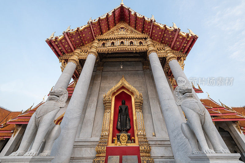 泰国曼谷的大理石寺庙。当地著名的Wat Benchamabophit是曼谷最著名的旅游景点